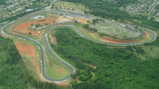 Foto aérea mostrando o Autódromo de Tarumã, em Viamão.