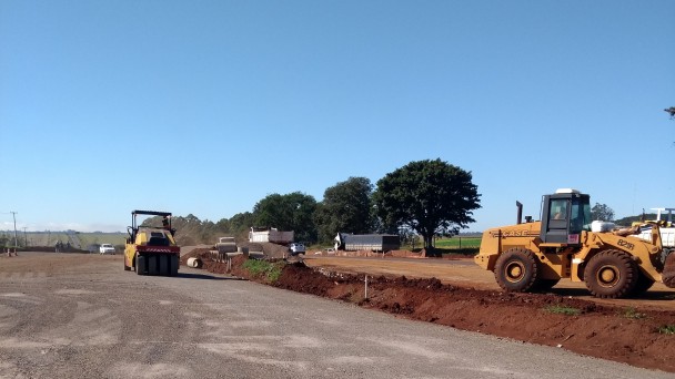 Maquinas realizam serviços no trevo de acesso a CCGL