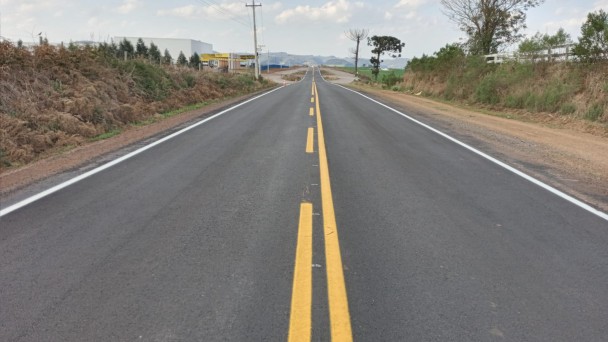 Os serviços foram concluídos nesta semana com a pintura do eixo e dos bordos da pista.