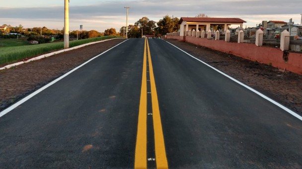 A imagem mostra trecho da rodovia recém recuperado