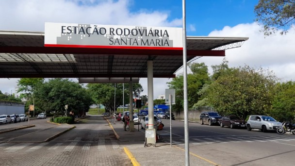 A imagem mostra a Estação Rodoviária de Santa Maria.