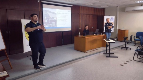 Imagem mostra os instrutores Maycon Casal, Andrei Rodrigues e Renata Souza.