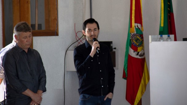 Imagem mostra diretor do Daer durante discurso na palestra