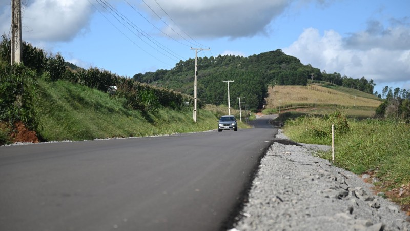 Começa o asfaltamento do trecho Santo Eduardo (ES-162) a Cacimbinha