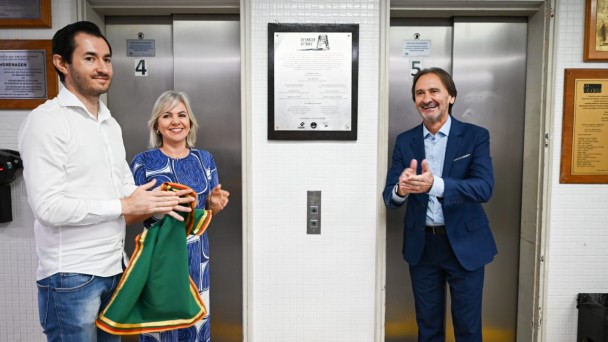 Autoridades descerram placa em homenagem aos servidores