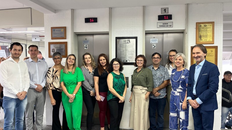 Servidores da autarquia são homenageados pela direção, na presença do Secretário de Logística e Transportes, Juvir Coestella
