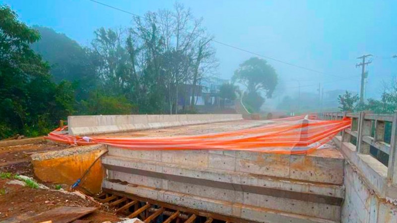 obras de duplicação na ponte sobre o Arroio Napoleão
