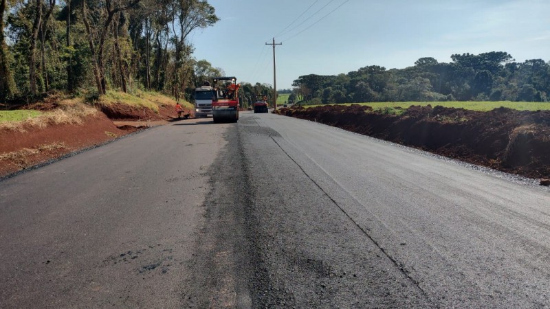 Obras de pavimentação ERS-477, acesso municipal a Centenário.