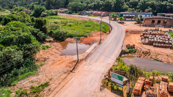 Imagem mostra trecho asfaltado da rodovia ERS-715, em Cerro Grande do Sul