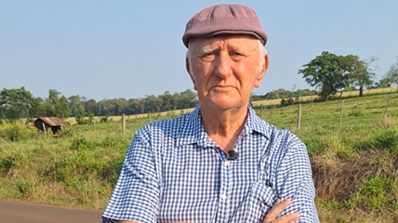 A foto mostra o aposentado Valdir Groff, morador de Senador Salgado filho.