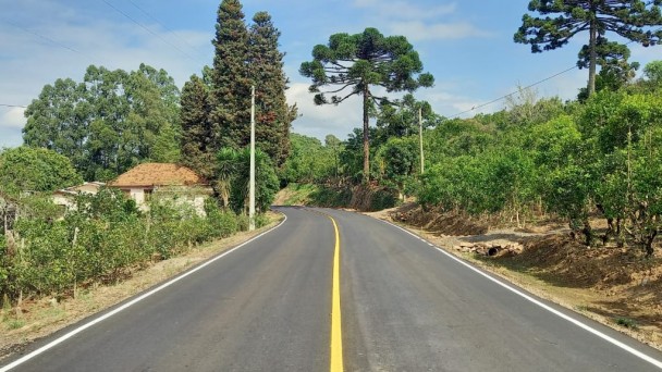 A foto mostra um trecho recuperado da ERS-435