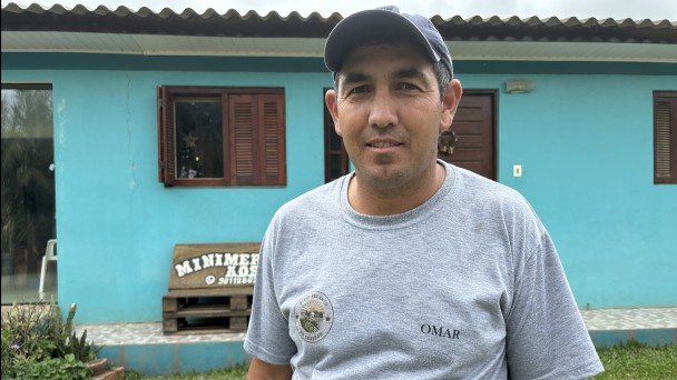 A foto mostra o agricultor Omar Koglin da Silva, de Jari.