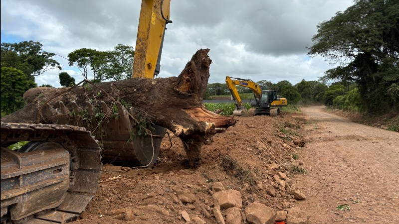 A foto mostra obras do acesso municipal a Jari.